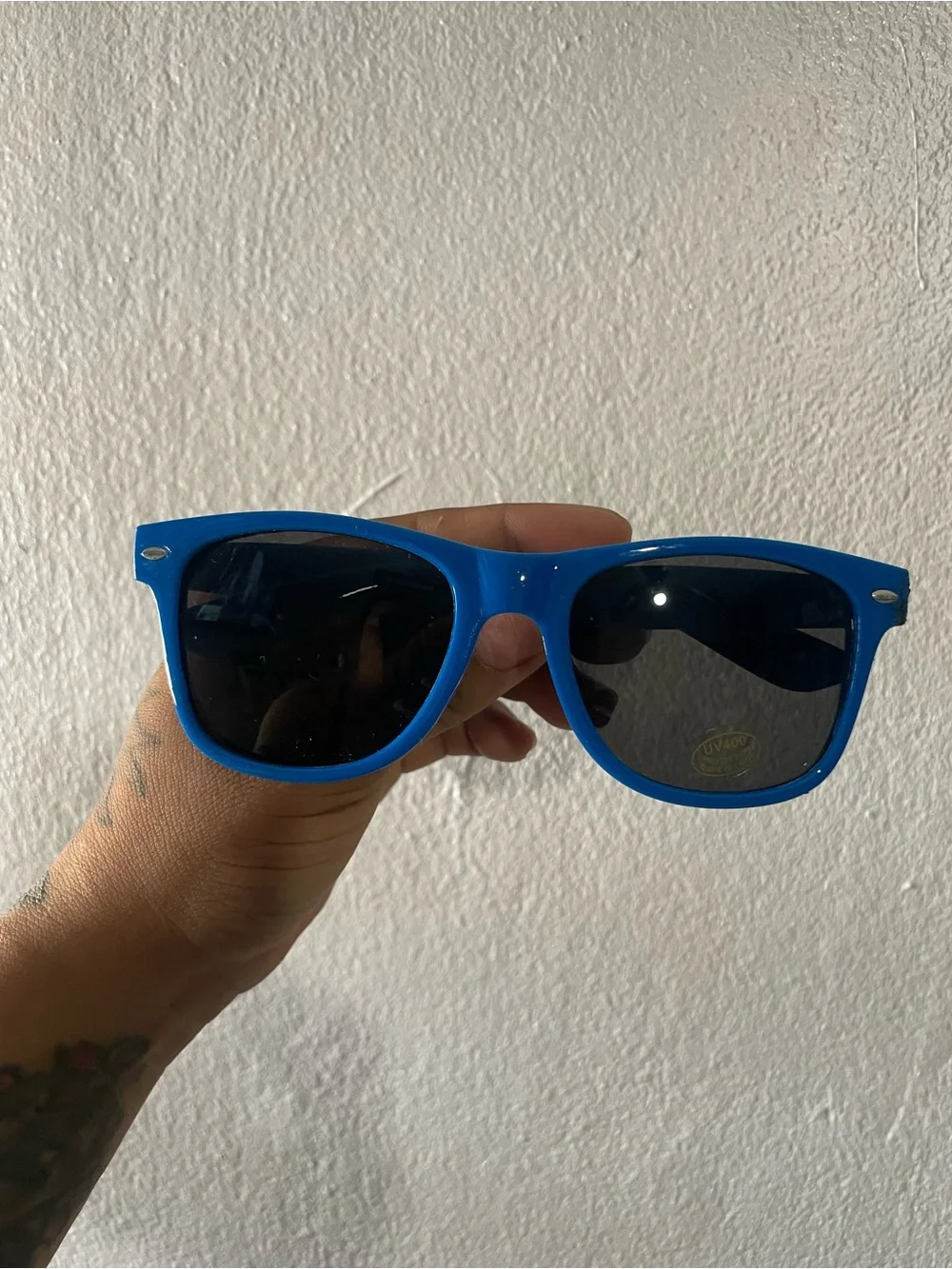 N/A blue glasses